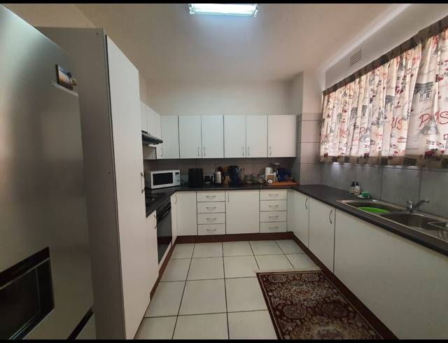 2 BEDROOM FLAT FOR SALE IN VANDERBIJLPARK SW 5